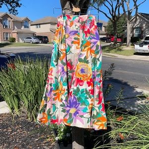 ✨SOLD✨ Women’s button up floral skirt